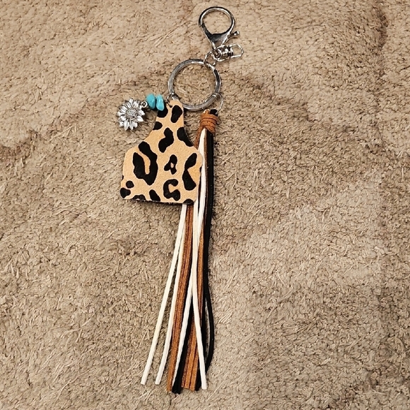 Leopard Print Cowtag Sunflower With Stone Accents And Leather Tassel Keychain - Picture 1 of 2